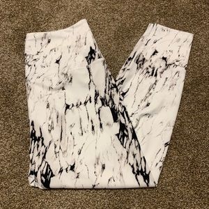 Beyond Yoga Olympus High-Waisted Capri Tights XL